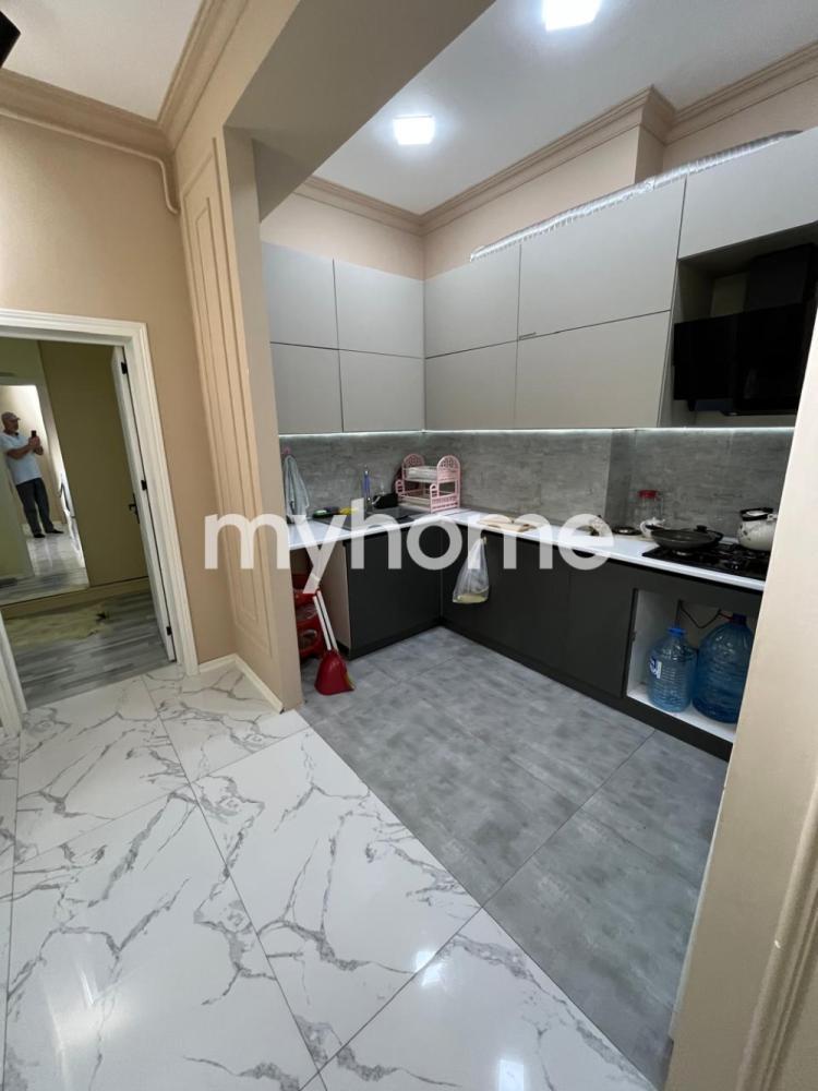  Badamdar qəsəbəsində 94m² mənzil satılır