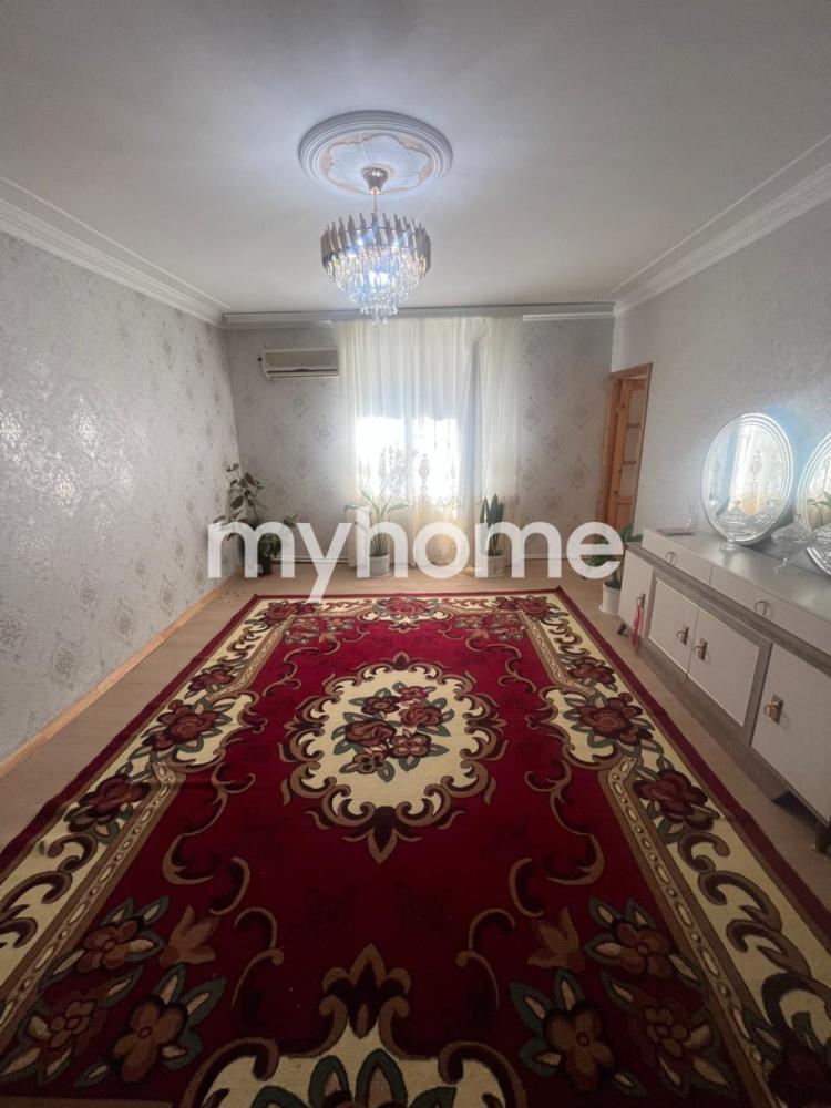  Binəqədi qəsəbəsində 50m² mənzil satılır