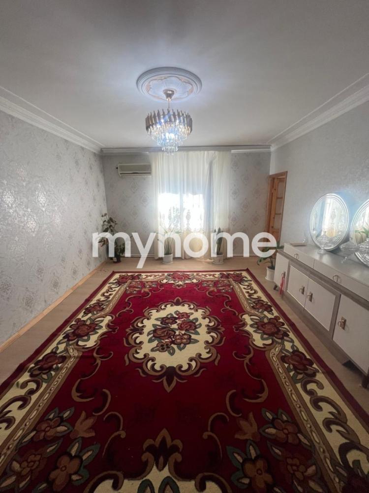  Binəqədi qəsəbəsində 50m² mənzil satılır