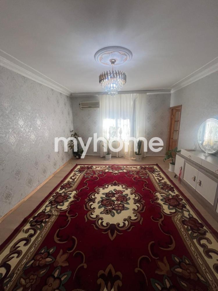  Binəqədi qəsəbəsində 50m² mənzil satılır