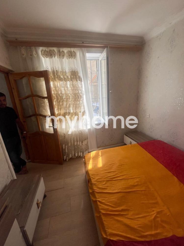  Binəqədi qəsəbəsində 50m² mənzil satılır
