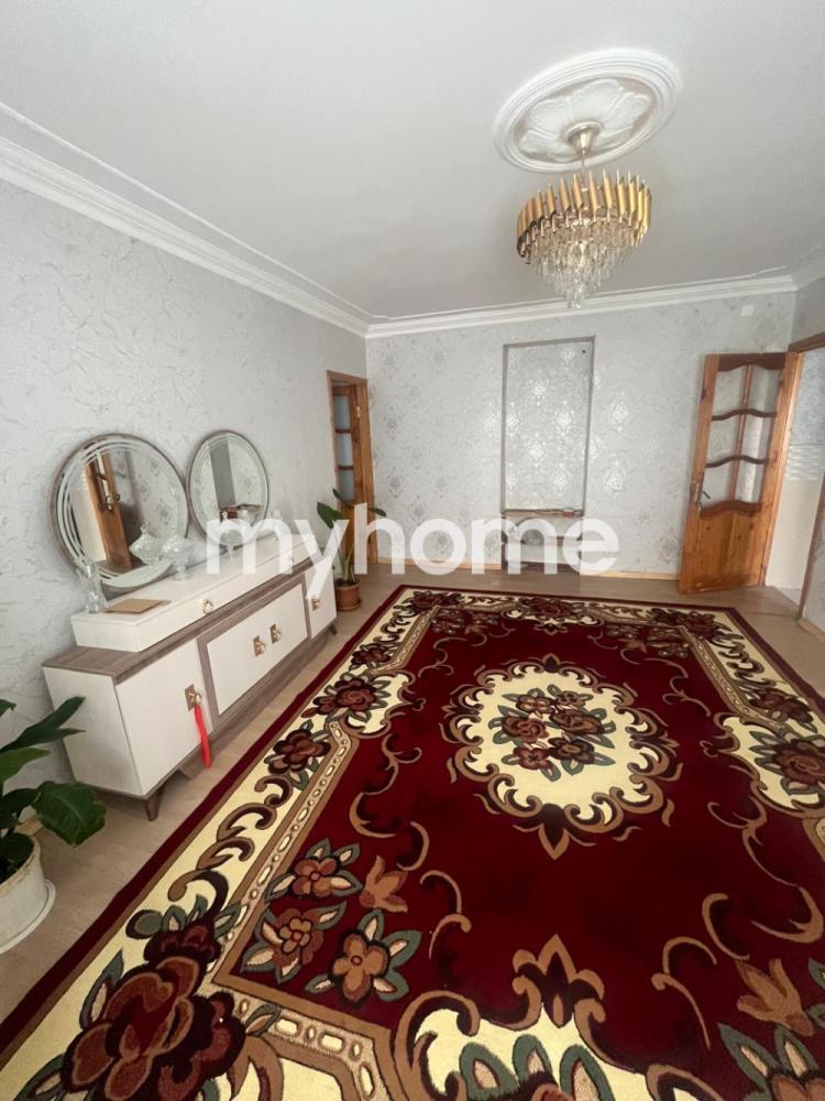  Binəqədi qəsəbəsində 50m² mənzil satılır
