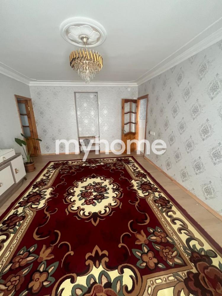  Binəqədi qəsəbəsində 50m² mənzil satılır