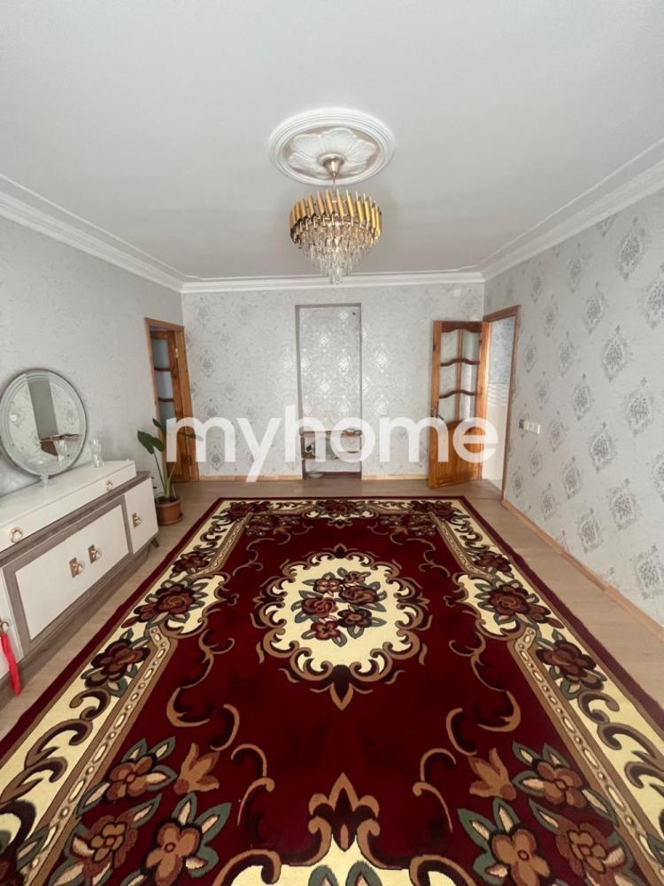  Binəqədi qəsəbəsində 50m² mənzil satılır