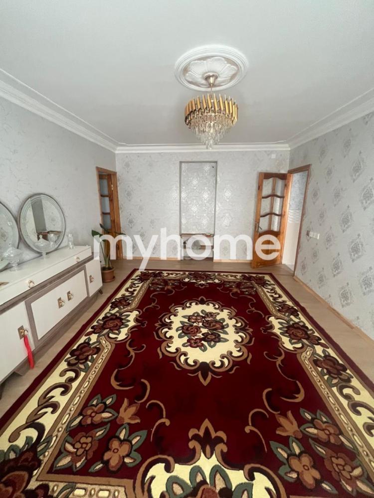  Binəqədi qəsəbəsində 50m² mənzil satılır