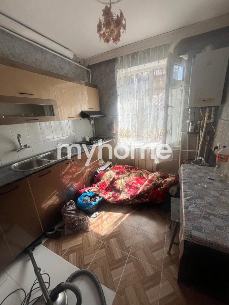  Binəqədi qəsəbəsində 50m² mənzil satılır