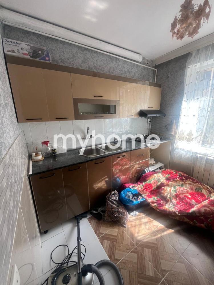  Binəqədi qəsəbəsində 50m² mənzil satılır