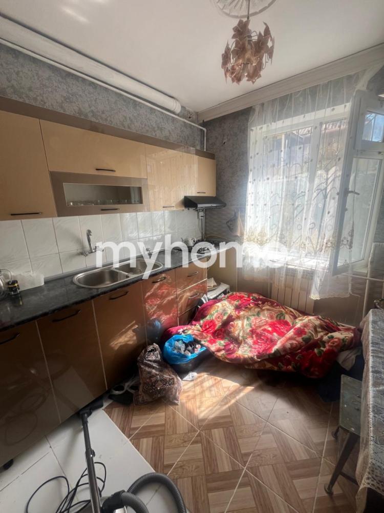  Binəqədi qəsəbəsində 50m² mənzil satılır