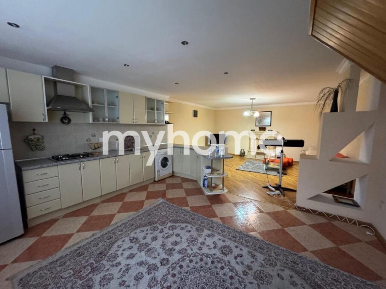  Səbail rayonunda 92m² mənzil satılır