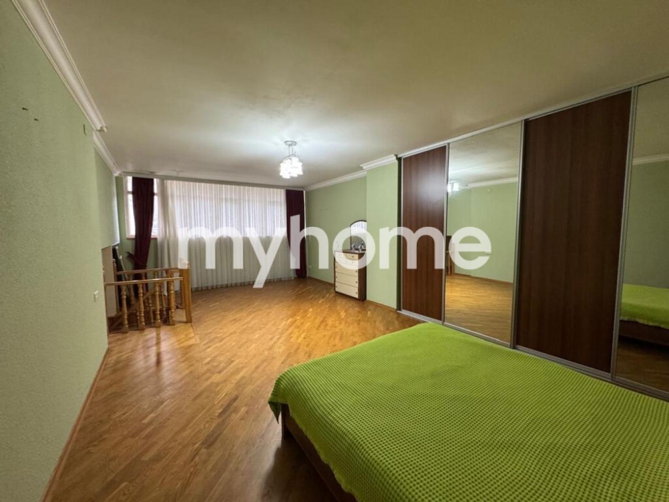  Səbail rayonunda 92m² mənzil satılır