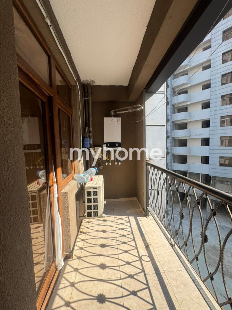  Yeni Yasamal qəsəbəsində 76m² mənzil satılır