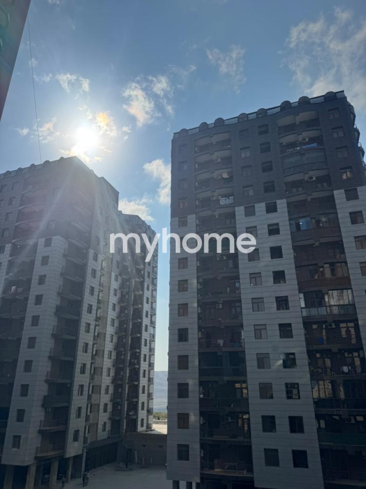 Yeni Yasamal qəsəbəsində 76m² mənzil satılır