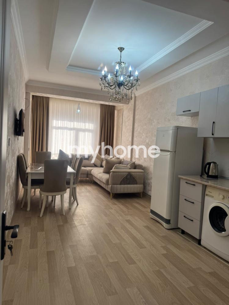  Yeni Yasamal qəsəbəsində 76m² mənzil satılır
