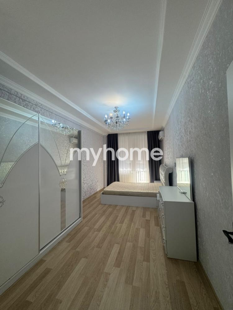  Yeni Yasamal qəsəbəsində 76m² mənzil satılır