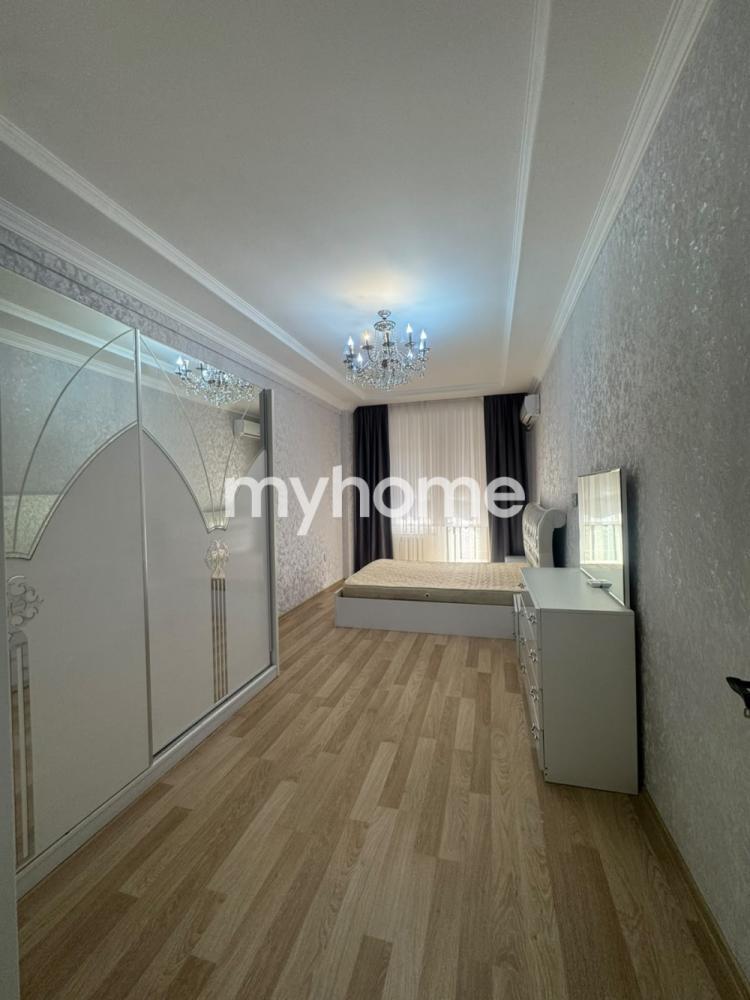  Yeni Yasamal qəsəbəsində 76m² mənzil satılır