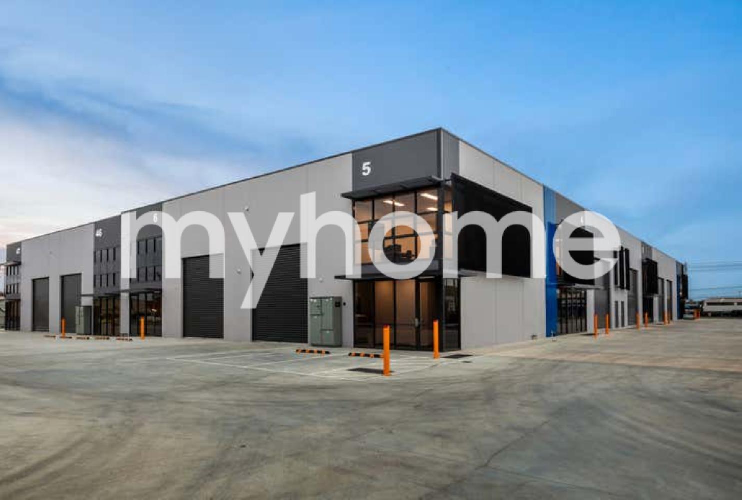  Suraxanı qəsəbəsində 1500m² obyekt satılır