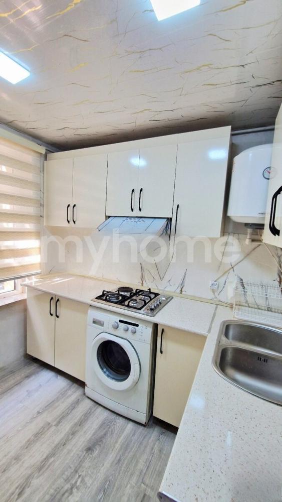  Yevlax şəhərində 68m² mənzil satılır