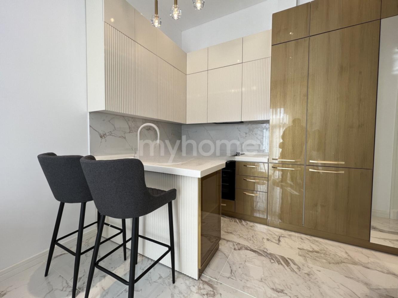  Ağ şəhər qəsəbəsində 65m² mənzil kirayə verilir