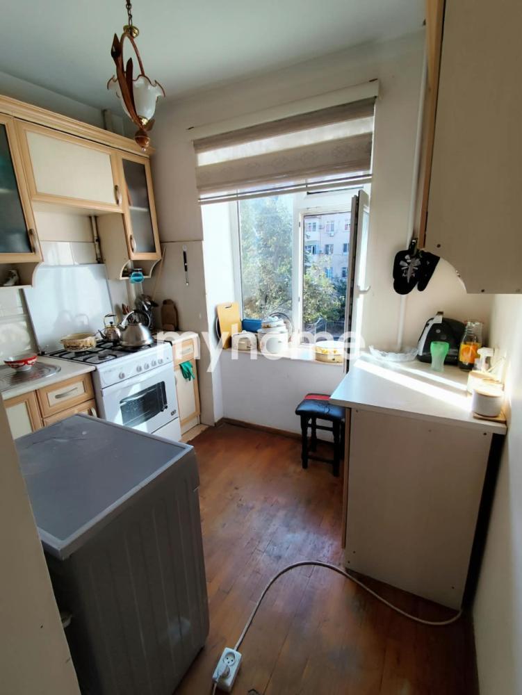  Yasamal qəsəbəsində 65m² mənzil satılır