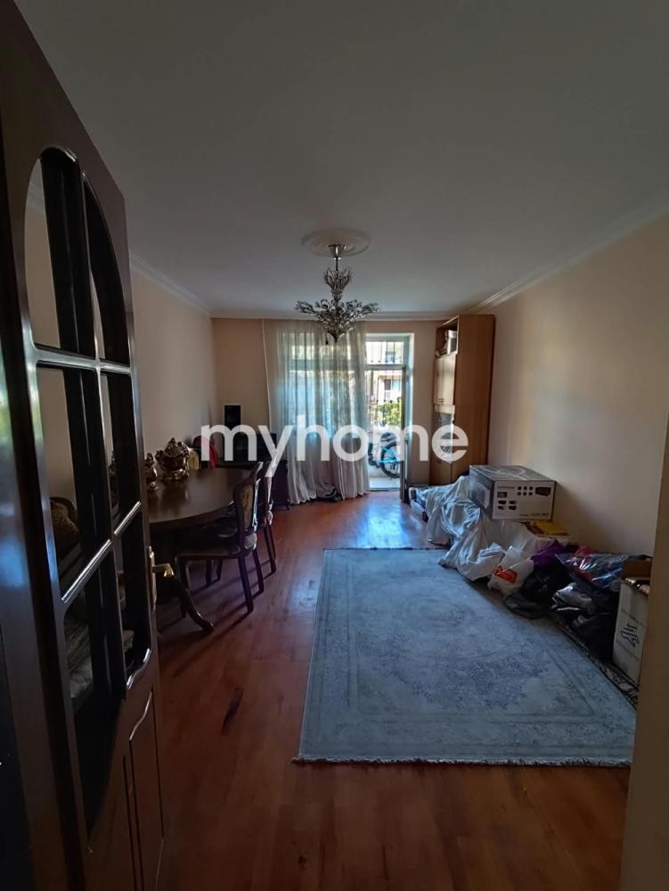  Yasamal qəsəbəsində 65m² mənzil satılır