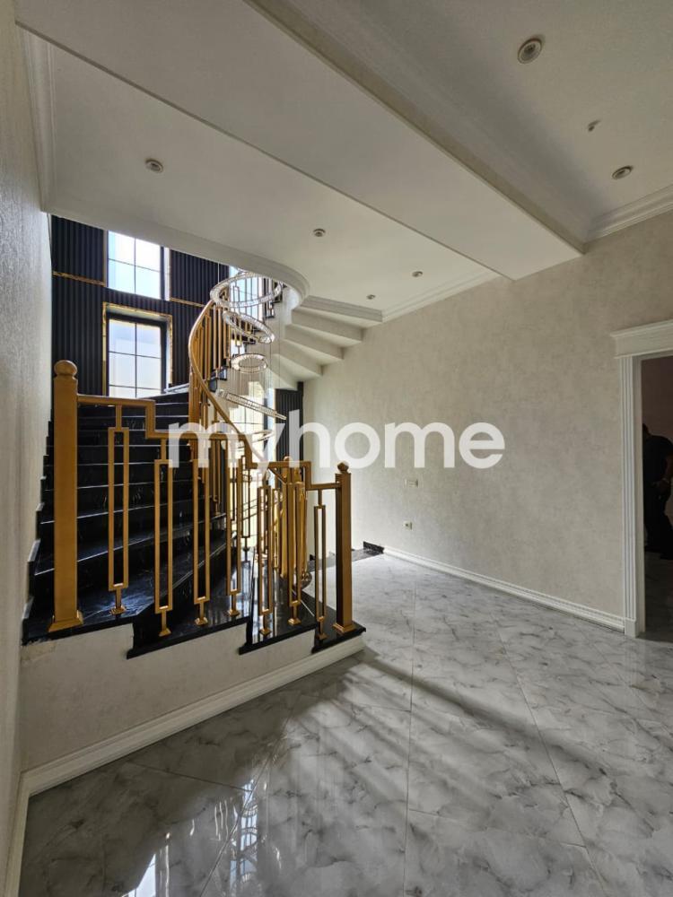  Bakıxanov qəsəbəsində 428m² həyət evi satılır
