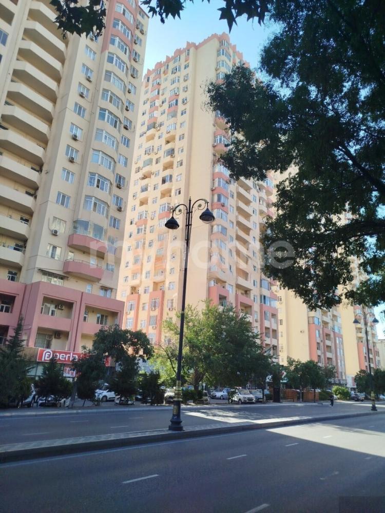  Bakı şəhərində 103m² mənzil satılır