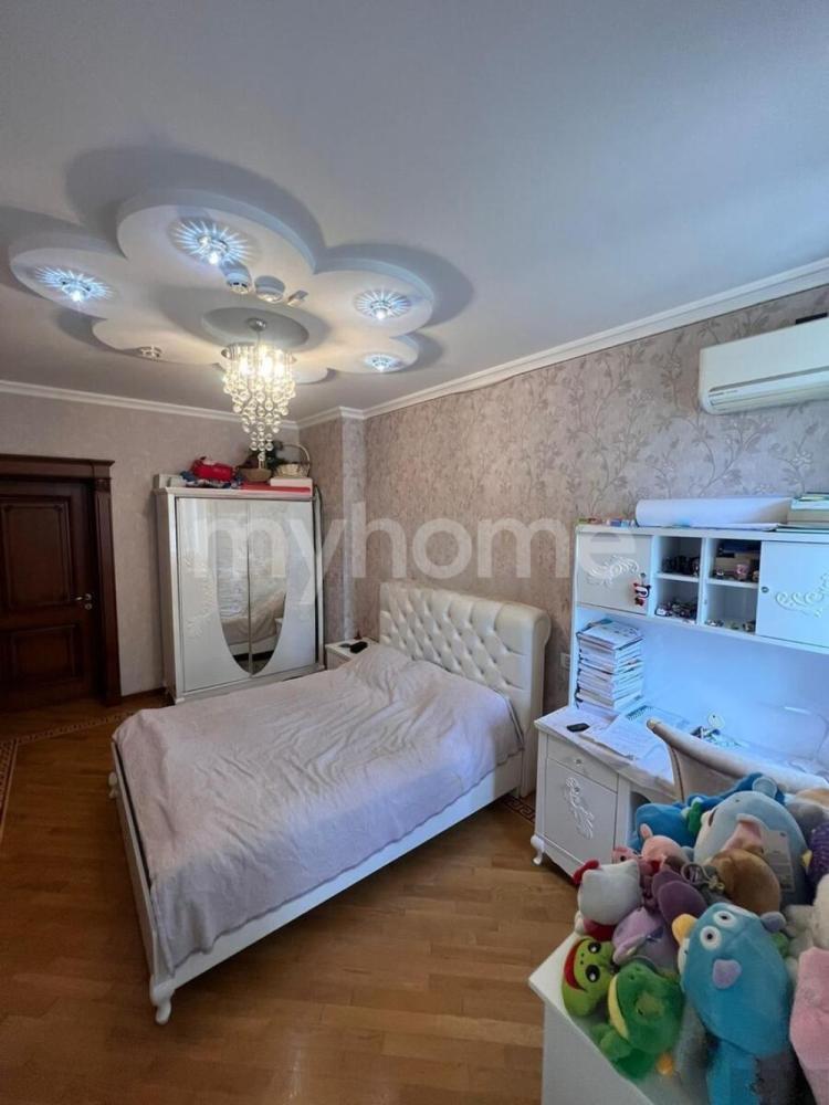  Bakı şəhərində 192m² mənzil satılır