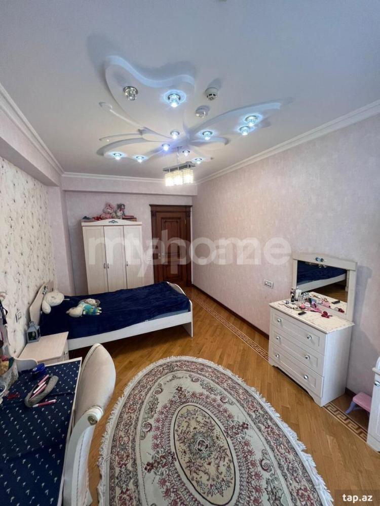  Bakı şəhərində 192m² mənzil satılır