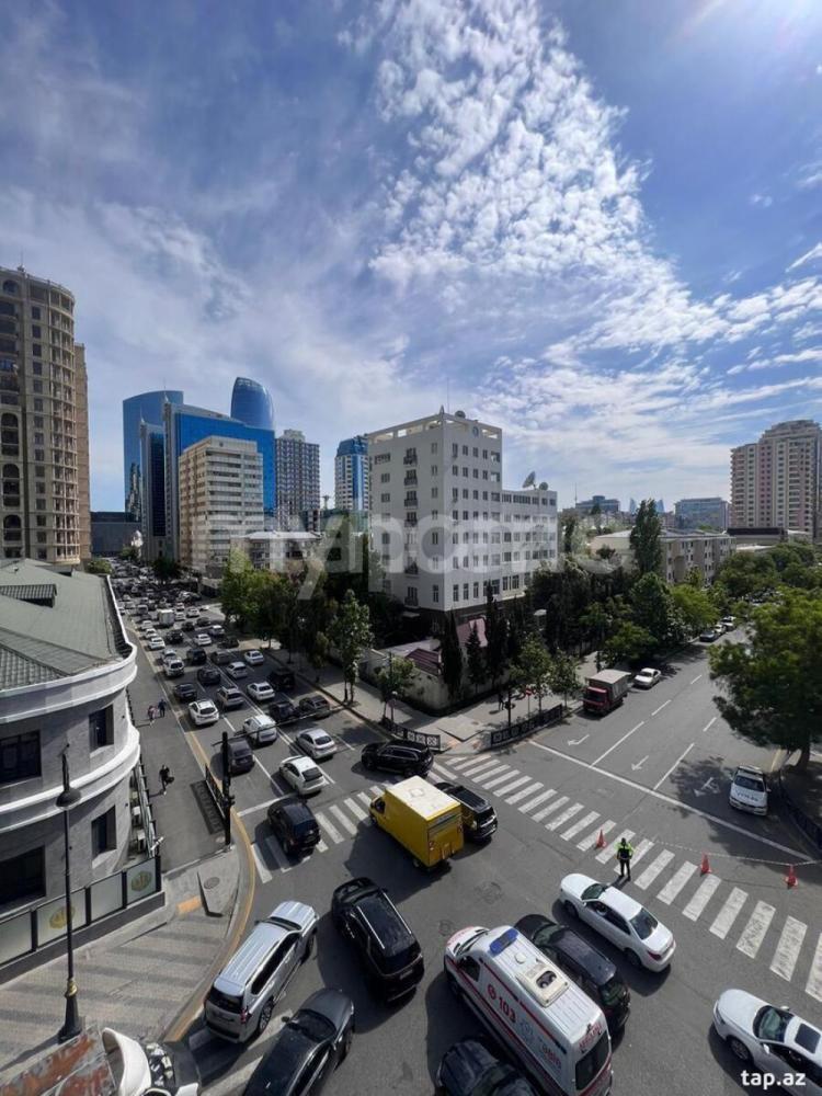  Bakı şəhərində 192m² mənzil satılır