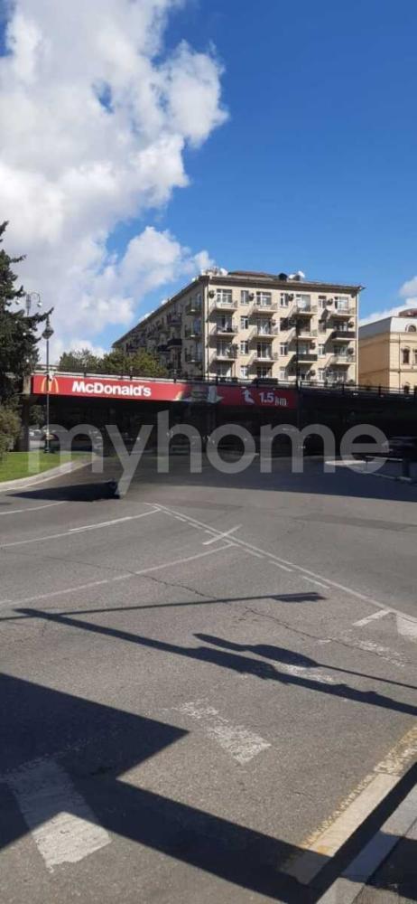  Bakı şəhərində 80m² mənzil kirayə verilir