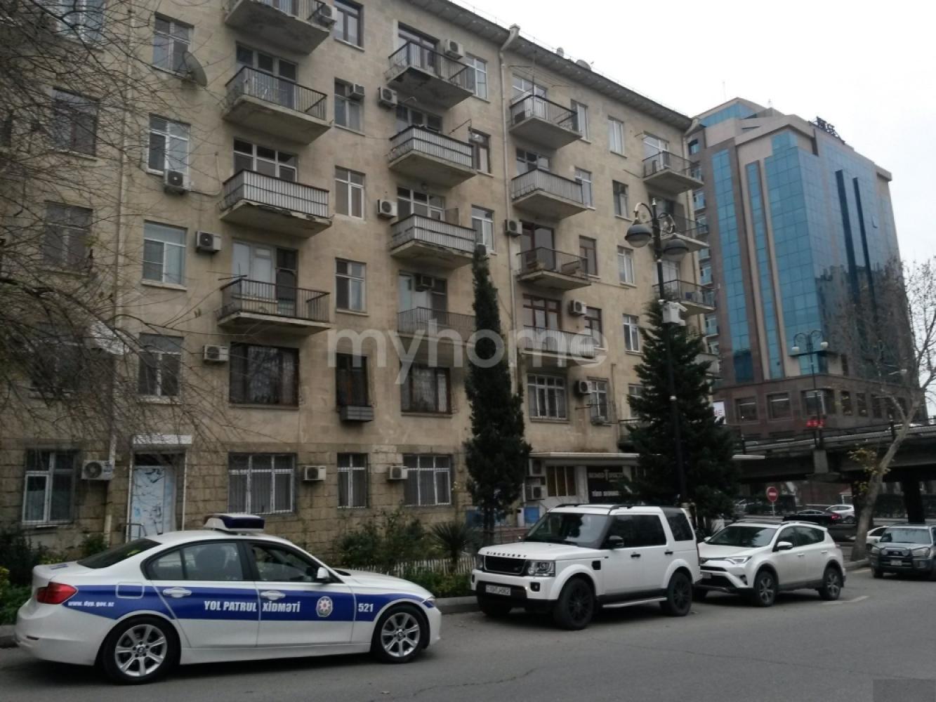  Bakı şəhərində 80m² mənzil kirayə verilir