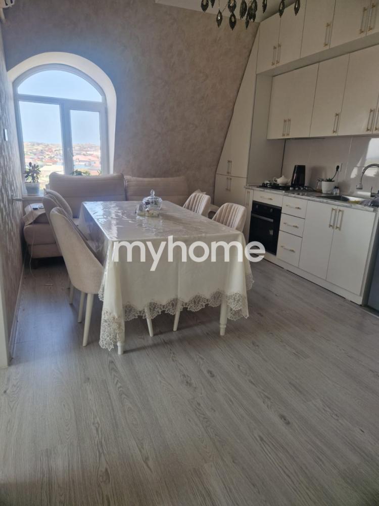 Binəqədi qəsəbəsi 60m² mənzil satılır