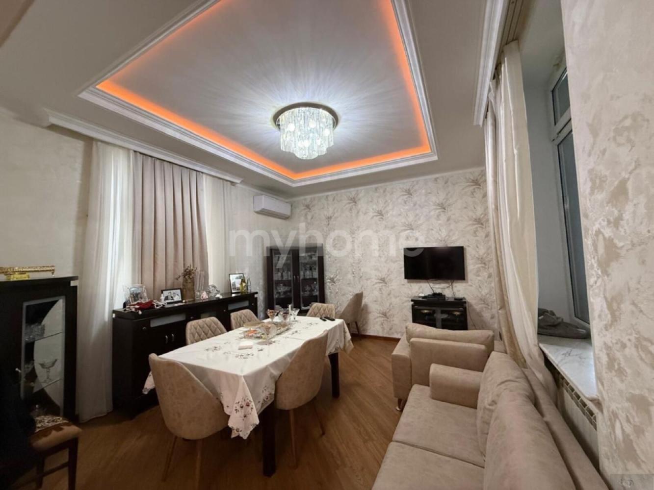  Badamdar qəsəbəsində 150m² mənzil satılır