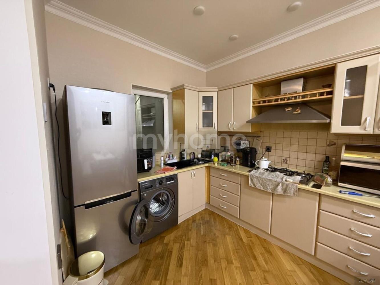 Badamdar qəsəbəsində 150m² mənzil satılır