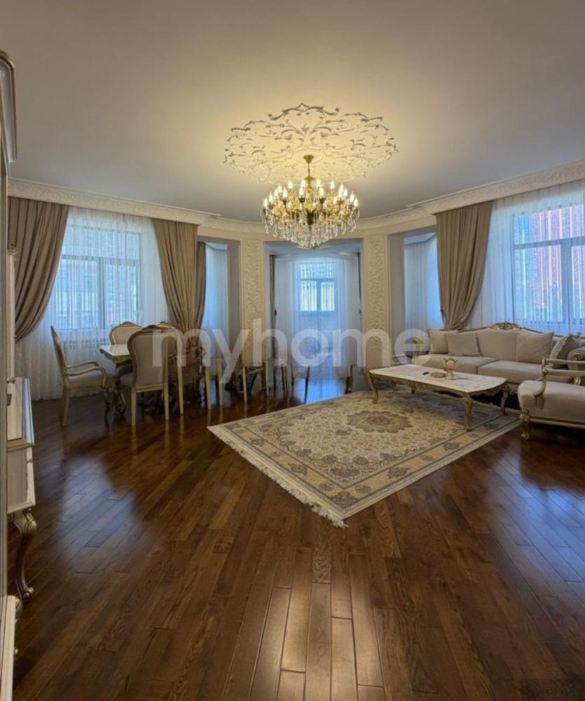  28 May qəsəbəsində 160m² mənzil satılır