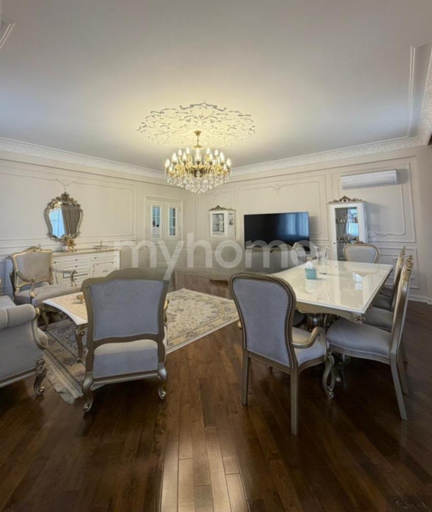  28 May qəsəbəsində 160m² mənzil satılır