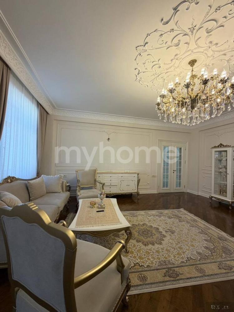  28 May qəsəbəsində 160m² mənzil satılır