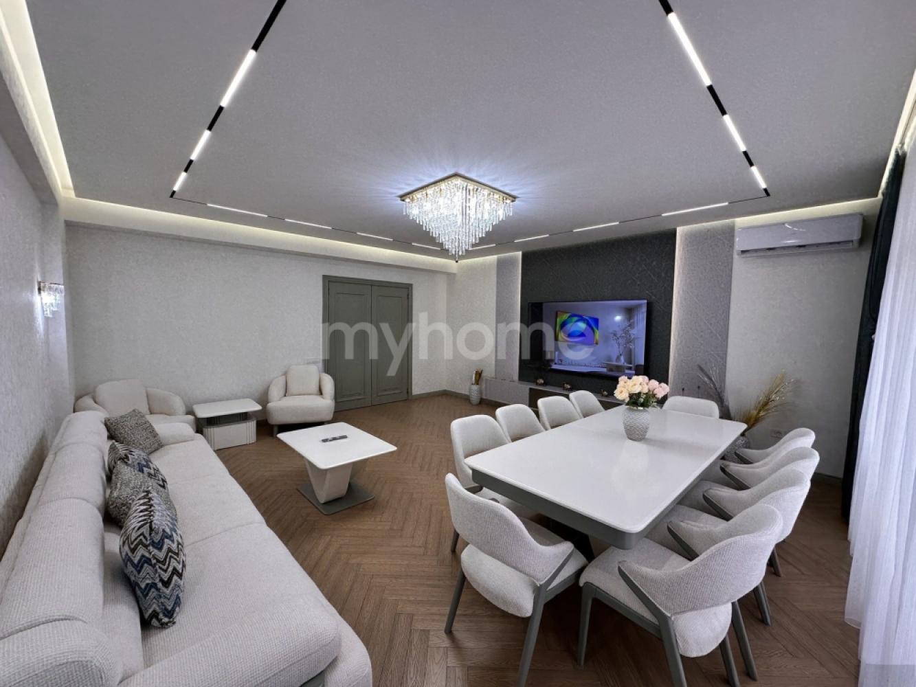 28 May qəsəbəsində 186m² mənzil satılır