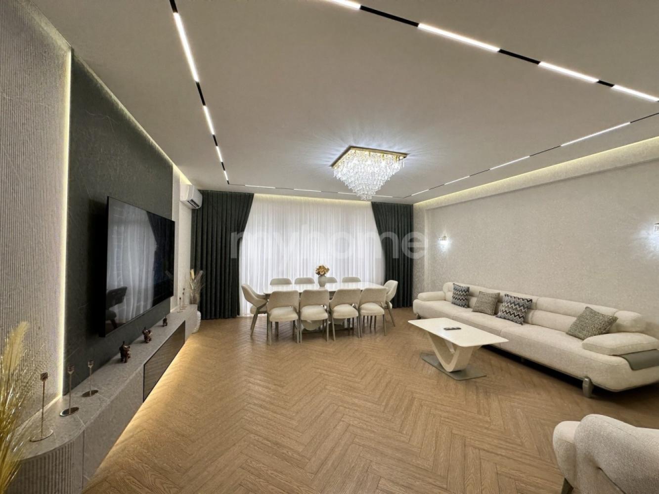  28 May qəsəbəsində 186m² mənzil satılır