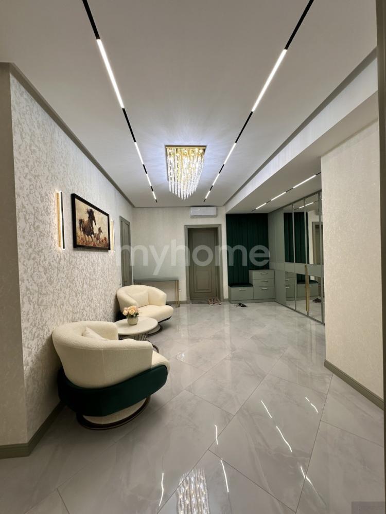  28 May qəsəbəsində 186m² mənzil satılır