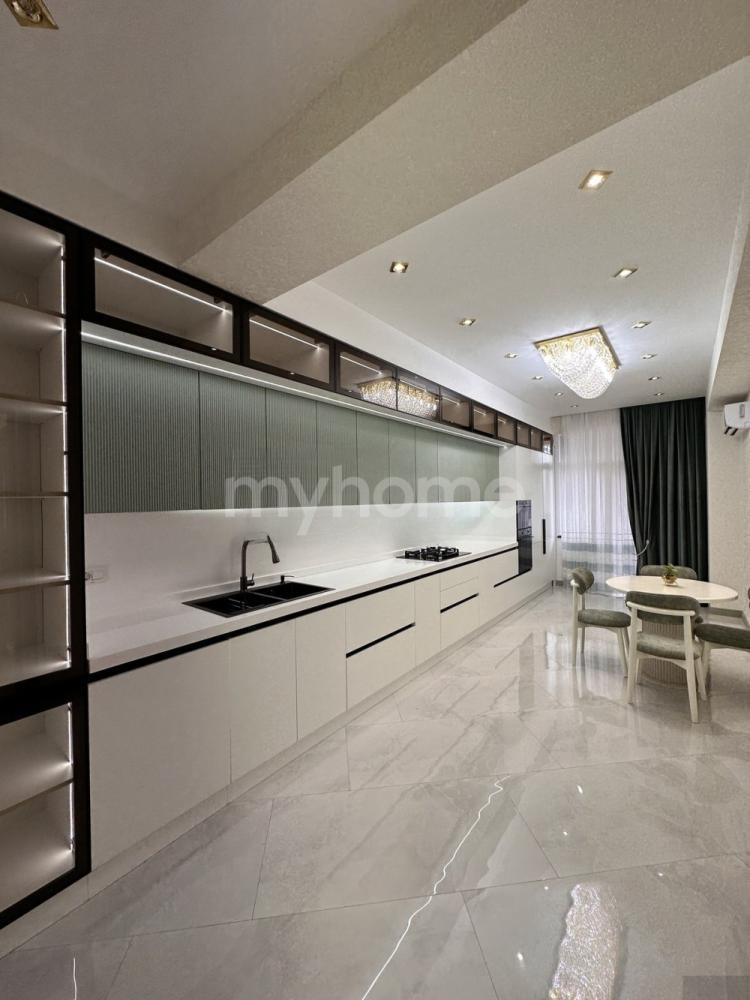  28 May qəsəbəsində 186m² mənzil satılır