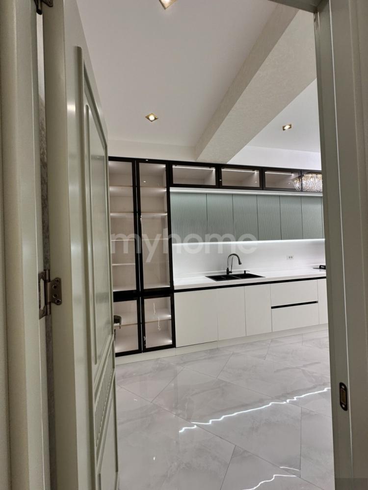  28 May qəsəbəsində 186m² mənzil satılır