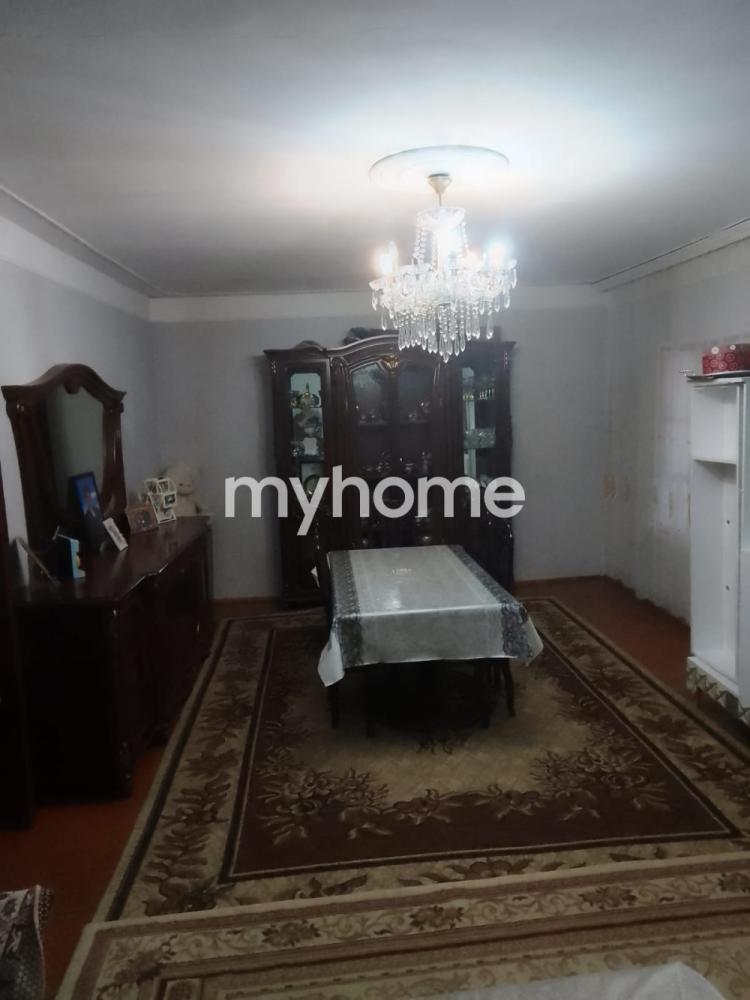  Əmircan qəsəbəsində 100m² mənzil satılır