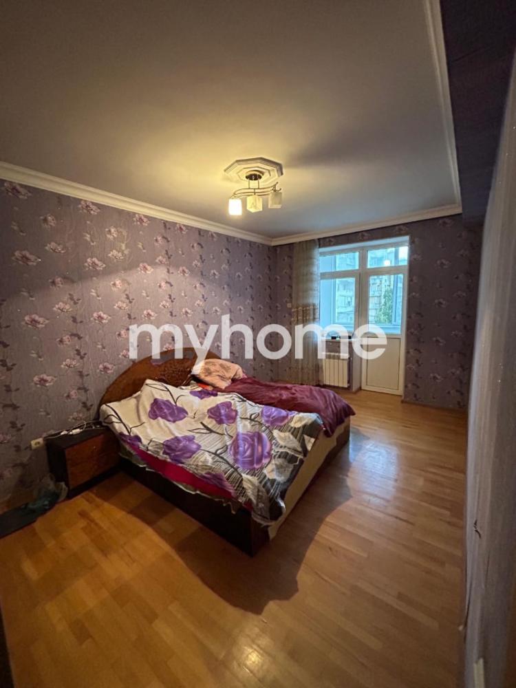  Yeni Yasamal qəsəbəsində 72m² mənzil satılır