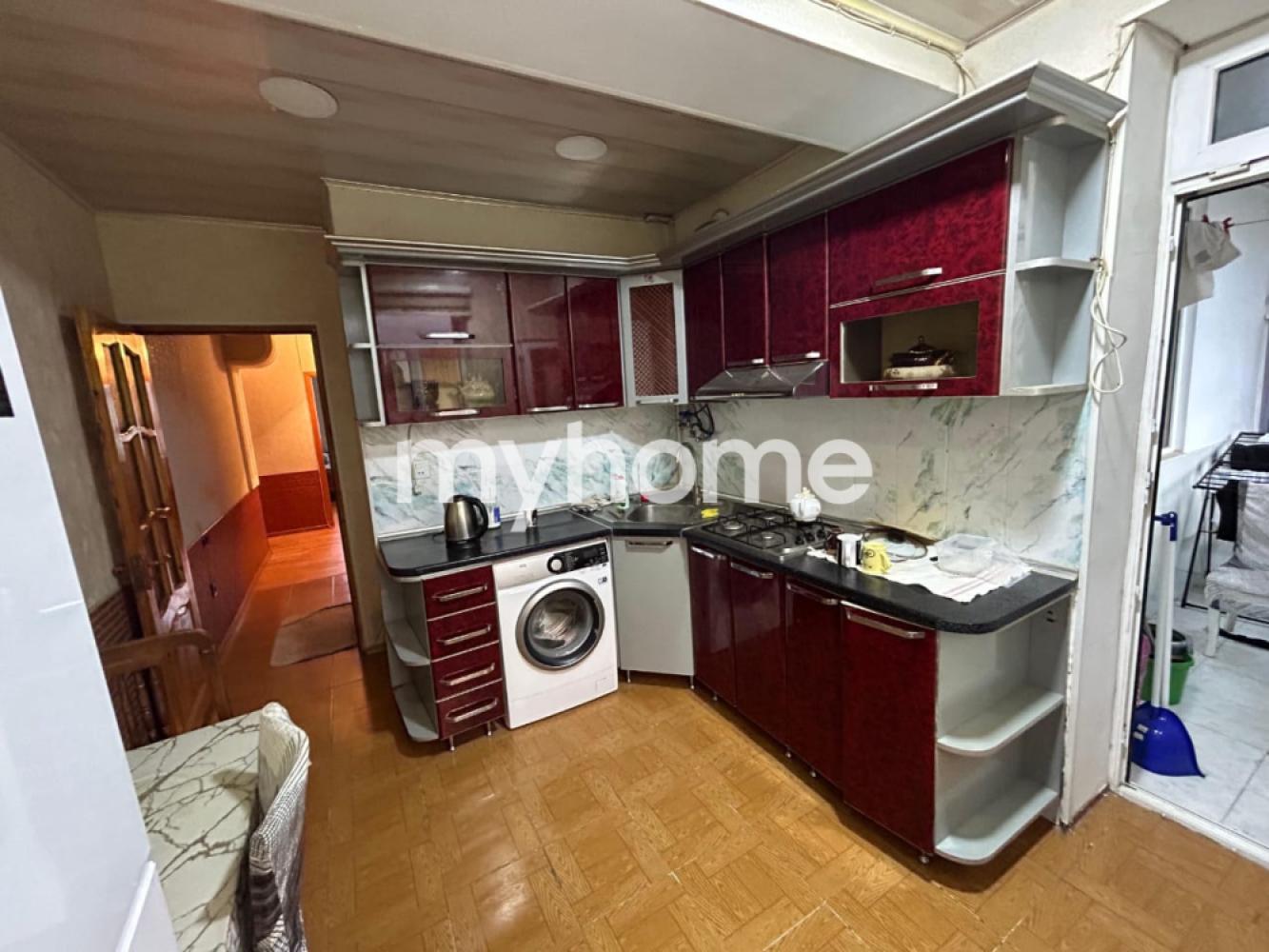  Yeni Yasamal qəsəbəsində 72m² mənzil satılır