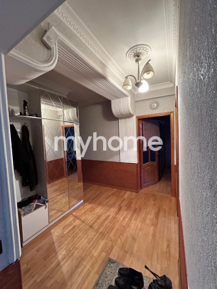  Yeni Yasamal qəsəbəsində 72m² mənzil satılır