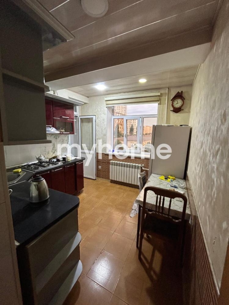  Yeni Yasamal qəsəbəsində 72m² mənzil satılır
