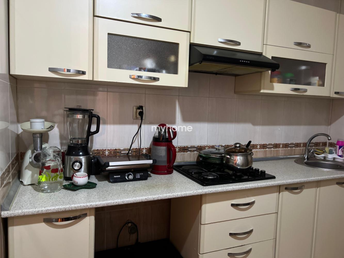  Əhmədli qəsəbəsində 66m² mənzil satılır
