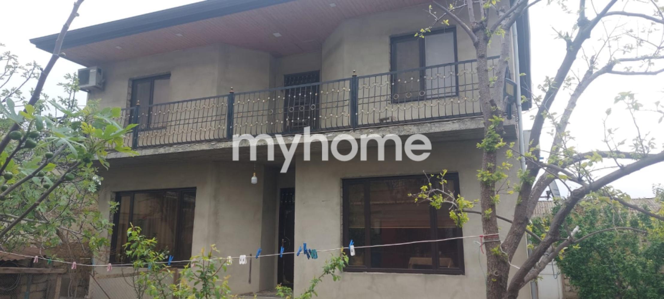 Qaraçuxur qəsəbəsində 260m² həyət evi satılır Qaraçuxur qəsəbəsində 260m² həyət evi satılır