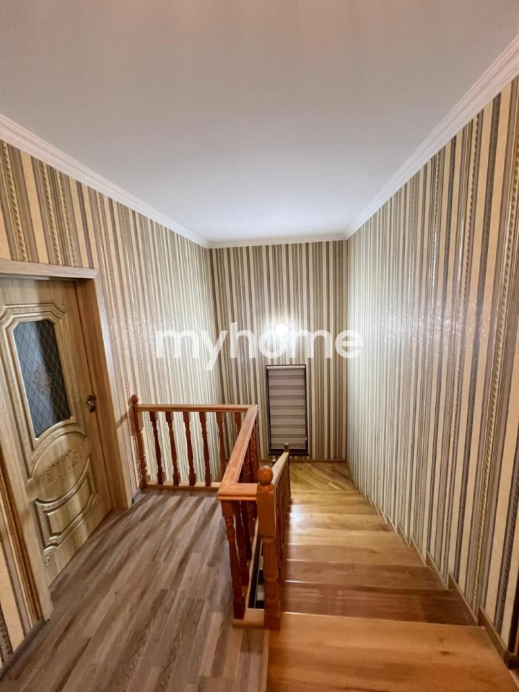 Qaraçuxur qəsəbəsində 260m² həyət evi satılır Qaraçuxur qəsəbəsində 260m² həyət evi satılır